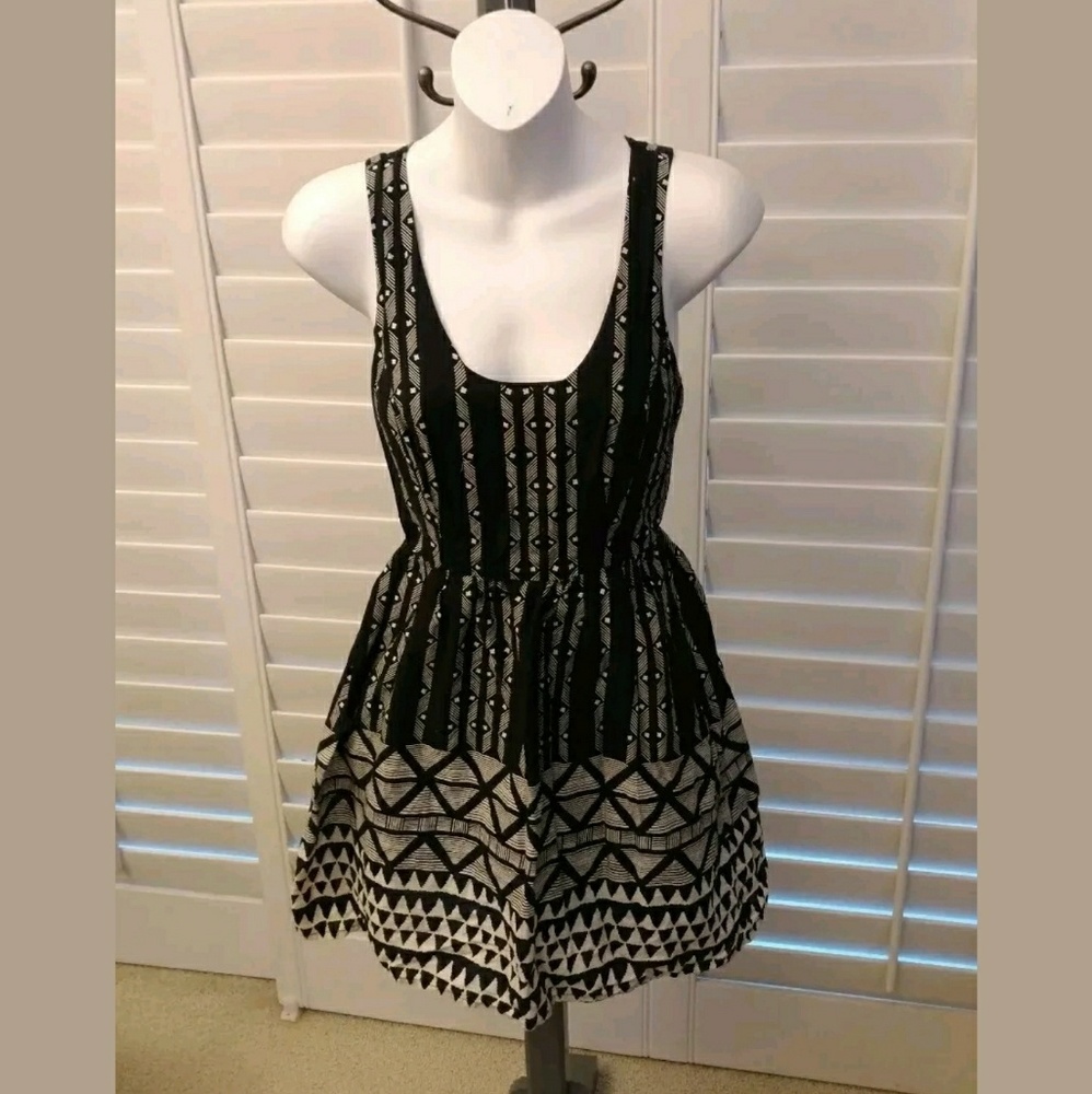 Staring at Stars Urban Outfitters Geometric SZ 0